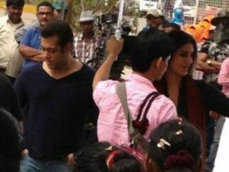 મેંટલના સેટ ઉપરની તસવીરો