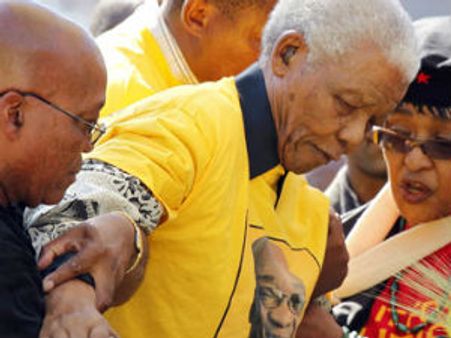 નેલ્સન મંડેલા ફરી હોસ્પિટલમાં દાખલ