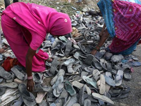 UP: લોધેશ્વર મહાદેવ મંદિરમાં નાસભાગ, 2ના મોત