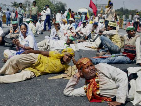 દિલ્હી પહોંચ્યું યમુના બચાઓ આંદોલન, પોલીસે રોક્યો મોર્ચો