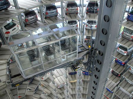 આ કાર પાર્કિંગ ટાવરને જોઇને ઉડી જશે તમારા હોંશ