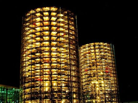 આ કાર પાર્કિંગ ટાવરને જોઇને ઉડી જશે તમારા હોંશ