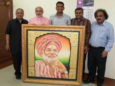 ટપકાઓમાં ઉપસ્યા નરેન્દ્ર મોદી