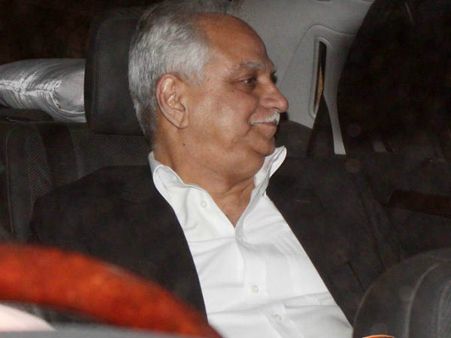 સ્ટિવન સ્પીલબર્ગને મળવાં ઉમટ્યું બૉલીવુડ સ્ટિવન સ્પીલબર્ગને મળવાં ઉમટ્યું બૉલીવુડ