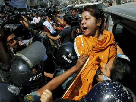 વિરોધની આગમાં સળગ્યું બાંગ્લાદેશ