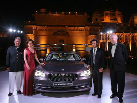 દિગ્ગજ સ્ટાર્સની હાજરીમાં રજૂ થઇ બીએમડબલ્યુ 7 શ્રેણી