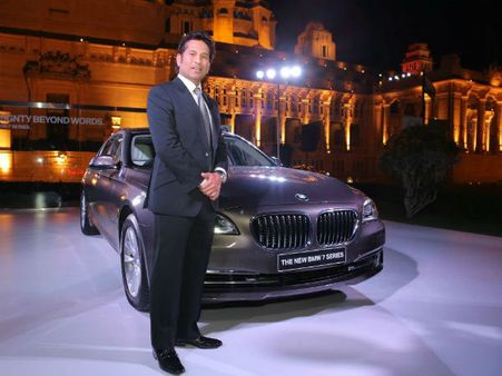 દિગ્ગજ સ્ટાર્સની હાજરીમાં રજૂ થઇ બીએમડબલ્યુ 7 શ્રેણી