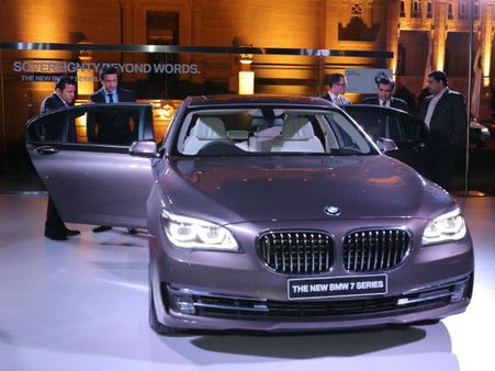 દિગ્ગજ સ્ટાર્સની હાજરીમાં રજૂ થઇ બીએમડબલ્યુ 7 શ્રેણી