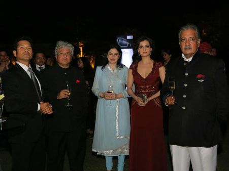 દિગ્ગજ સ્ટાર્સની હાજરીમાં રજૂ થઇ બીએમડબલ્યુ 7 શ્રેણી