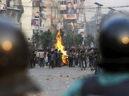 વિરોધની આગમાં સળગ્યું બાંગ્લાદેશ, જુઓ તસવીરો