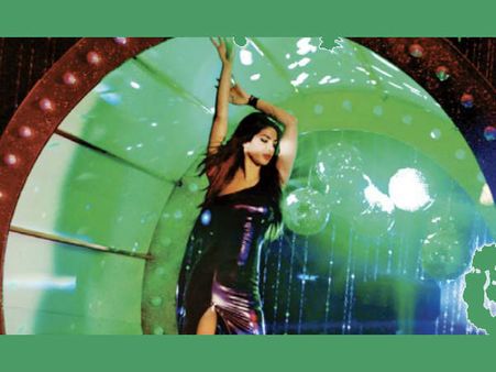 Pics : બબલી બદમાશ પ્રિયંકાએ કરી બિગ બીની કૉપી