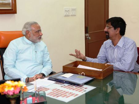Srikkanth meets Narendra Modi