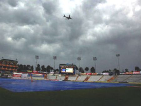 મોહાલી ટેસ્ટઃ પહેલા દિવસે ઇન્દ્રદેવની જોરાદાર બેટિંગ