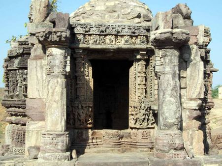 અલૌકિકતાની મૂરત પણ છે ગુજરાતનું આ ગામ અલૌકિકતાની મૂરત પણ છે ગુજરાતનું આ ગામ