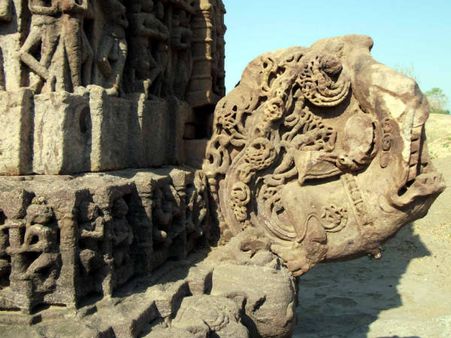 અલૌકિકતાની મૂરત પણ છે ગુજરાતનું આ ગામ અલૌકિકતાની મૂરત પણ છે ગુજરાતનું આ ગામ