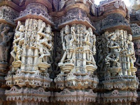 અલૌકિકતાની મૂરત પણ છે ગુજરાતનું આ ગામ અલૌકિકતાની મૂરત પણ છે ગુજરાતનું આ ગામ