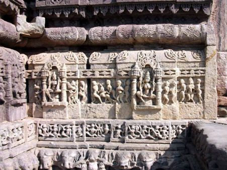 અલૌકિકતાની મૂરત પણ છે ગુજરાતનું આ ગામ અલૌકિકતાની મૂરત પણ છે ગુજરાતનું આ ગામ