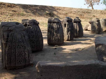 અલૌકિકતાની મૂરત પણ છે ગુજરાતનું આ ગામ અલૌકિકતાની મૂરત પણ છે ગુજરાતનું આ ગામ