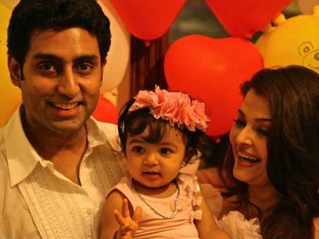 ઓહ માય ગૉડ : ગાયત્રી મંત્ર જપે છે આરાધ્યા