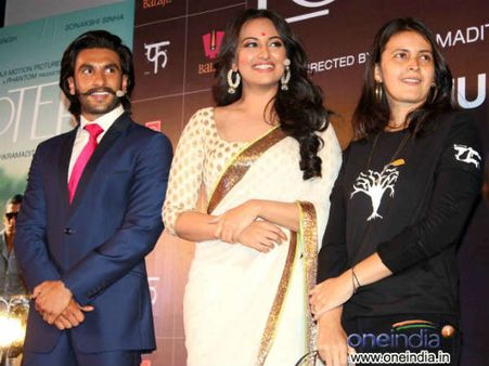 Pics : લુટેરાના ફર્સ્ટ લુકમાં છવાયાં સોનાક્ષી સિન્હા