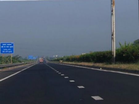 ''ગુજરાતના માર્ગ વિકાસે સમગ્ર દેશ અને દુનિયાનું ધ્યાન ખેંચ્યું છે''