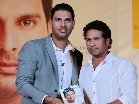 યુવરાજની બૂકનું લોન્ચિંગ તસવીરમાં