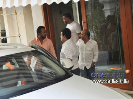 સંજયને સાંત્વના આપવાં ઉમટી પડ્યું બૉલીવુડ