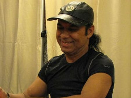 યોગ ગુરૂની 'હોટ હરકત' અમેરિકન શિષ્યાને ડિનર બાદ કરી સેક્સની ઓફર!