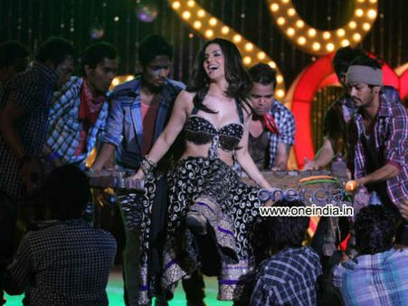 લૈલા તેરી લે લેગી... પર સન્નીના ઠુમકાં