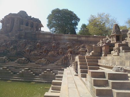 સૂર્યમંદિરના પ્રાંગણમાં આવેલું સૂર્ય કુંડ