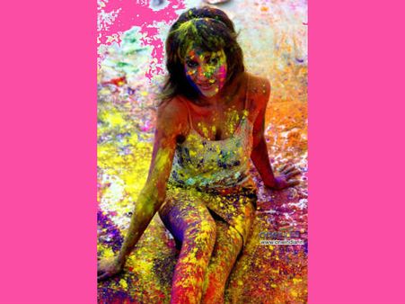 બૉલીવુડ પર છવાયાં હોળીના રંગ બૉલીવુડ પર છવાયાં હોળીના રંગ