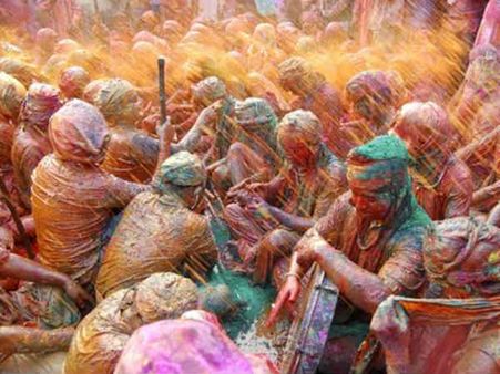તસવીરોમાં : જુઓ ગુજરાત અને ભારતમાં કેવી રીતે ઉજવાય છે હોળી? તસવીરોમાં : જુઓ ગુજરાત અને ભારતમાં કેવી રીતે ઉજવાય છે હોળી?
