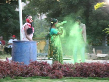 બૉલીવુડ પર છવાયાં હોળીના રંગ બૉલીવુડ પર છવાયાં હોળીના રંગ