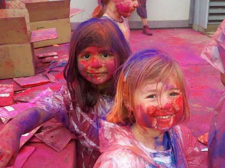 જાણો : વિવિધ દેશોમાં હોળીની ઉજવણીની રીતો જાણો : વિવિધ દેશોમાં હોળીની ઉજવણીની રીતો