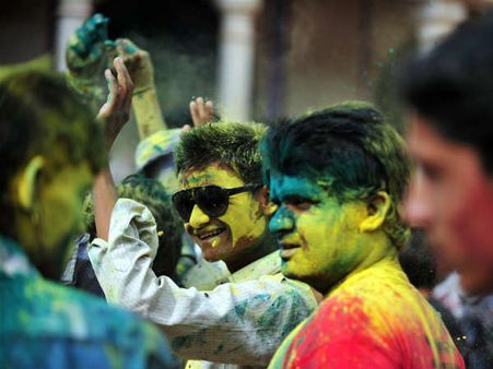 જાણો : વિવિધ દેશોમાં હોળીની ઉજવણીની રીતો જાણો : વિવિધ દેશોમાં હોળીની ઉજવણીની રીતો