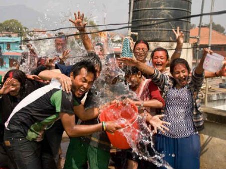 જાણો : વિવિધ દેશોમાં હોળીની ઉજવણીની રીતો જાણો : વિવિધ દેશોમાં હોળીની ઉજવણીની રીતો