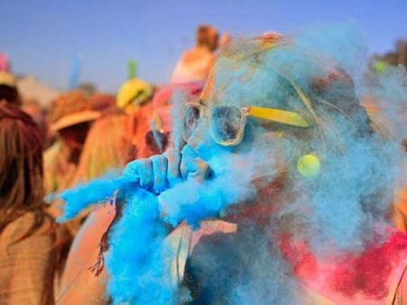 તસવીરોમાં : જુઓ વિશ્વના વિવિધ દેશોમાં કેવી રીતે ઉજવાય છે હોળી