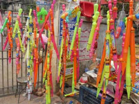 લખનઉમાં 1 લાખ રૂપિયાની પિચકારી બની આકર્ષણનું કેન્દ્ર