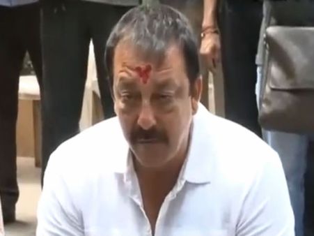 ભૂલ, ભાવુક અને ભયઃ આંખોએ વ્યક્ત કરી સંજૂબાબાની વેદના 