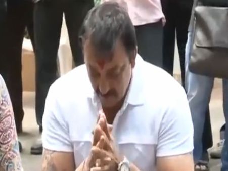 ભૂલ, ભાવુક અને ભયઃ આંખોએ વ્યક્ત કરી સંજૂબાબાની વેદના 