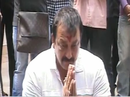 ભૂલ, ભાવુક અને ભયઃ આંખોએ વ્યક્ત કરી સંજૂબાબાની વેદના 