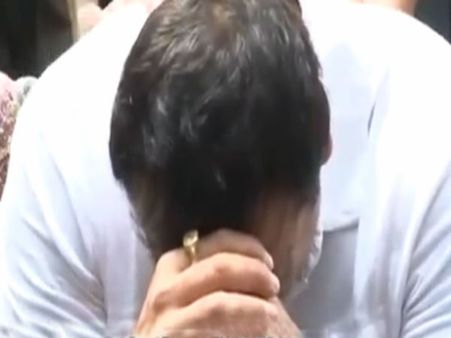 ભૂલ, ભાવુક અને ભયઃ આંખોએ વ્યક્ત કરી સંજૂબાબાની વેદના 