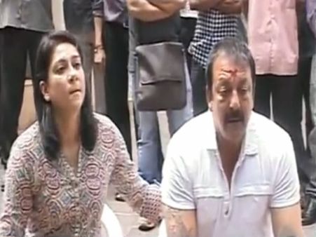 ભૂલ, ભાવુક અને ભયઃ આંખોએ વ્યક્ત કરી સંજૂબાબાની વેદના 