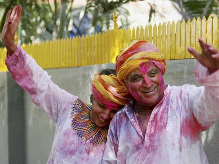 Pics : ભારતભરમાં રંગબેરંગી હોળીની ઉજવણી