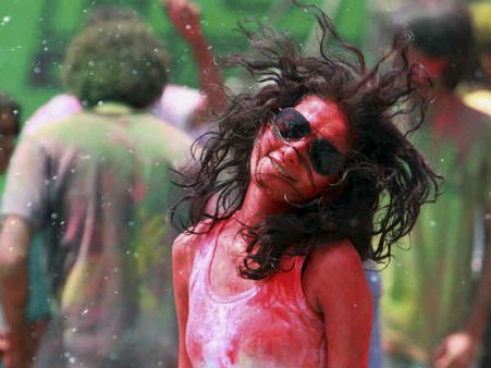 Pics : ભારતભરમાં રંગબેરંગી હોળીની ઉજવણી