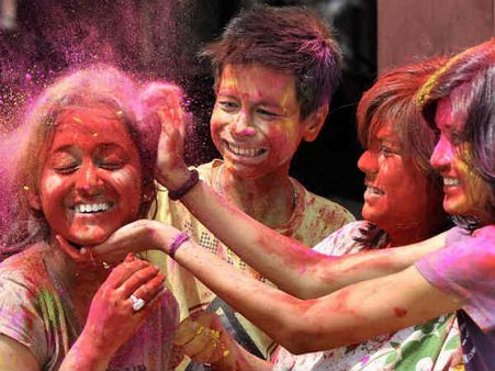Pics : ભારતભરમાં રંગબેરંગી હોળીની ઉજવણી