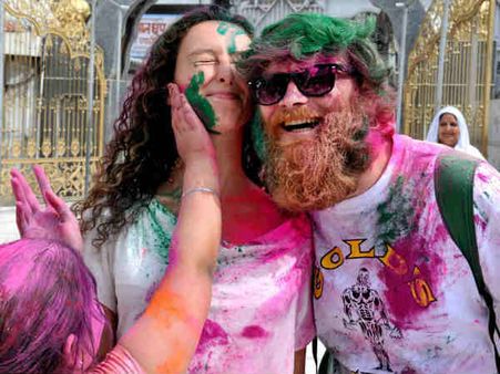 Pics : ભારતભરમાં રંગબેરંગી હોળીની ઉજવણી