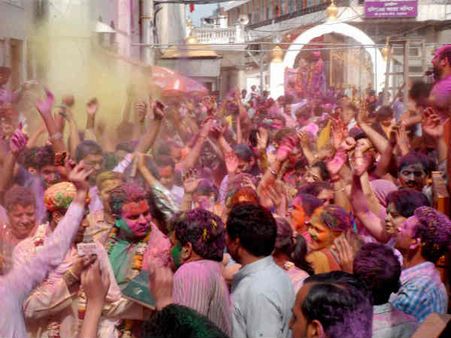 Pics : ભારતભરમાં રંગબેરંગી હોળીની ઉજવણી