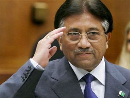 પાકિસ્તાનની કોર્ટમાં પરવેજ મુશર્રફ પર ફેકાયું જૂતું!