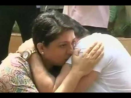 મેરે ભૈયા, મેરે ચંદા... એક હજારોં મેં મેરી બહના હૈ...